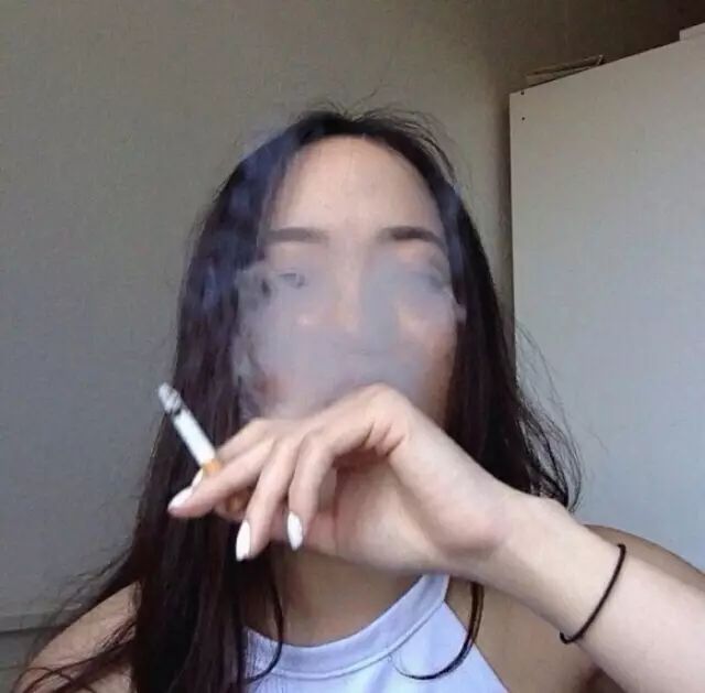 最新抽烟女生头像，个性自我表达的新潮流探索