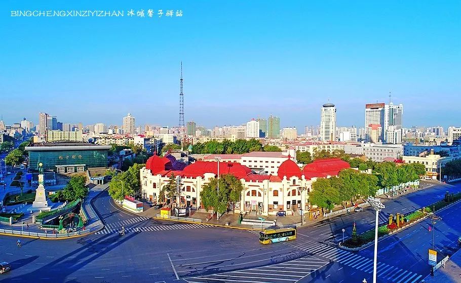 哈尔滨最新航拍，俯瞰冰雪之城的壮丽景色全景展示