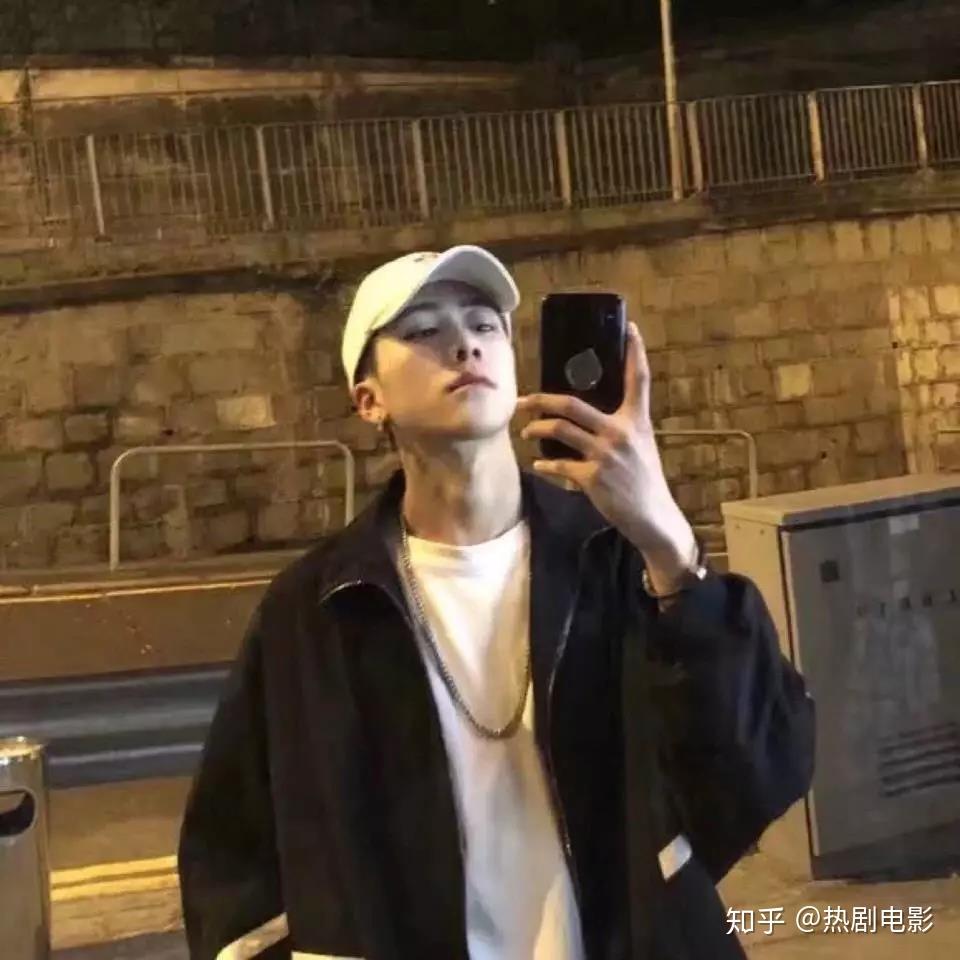 最新社会男生头像潮流探索，时尚个性，共鸣新时代
