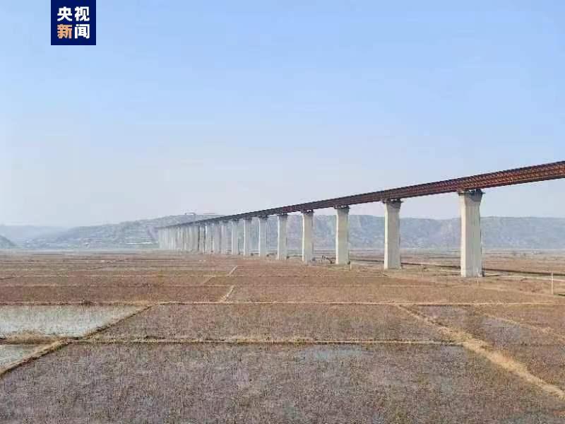 临猗黄河大桥建设进展，雄伟桥梁崛起，展现生机与活力