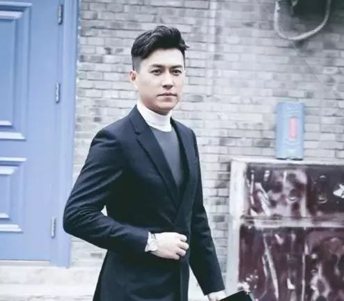 靳东最新动态，星光璀璨，演技创新高，动态引人瞩目