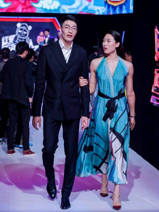 女排巨星朱婷再现辉煌，赛场闪耀，开启新篇章