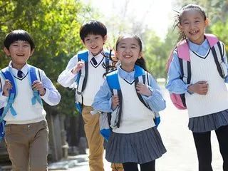 最新学生国产潮流风尚，青春活力的绽放