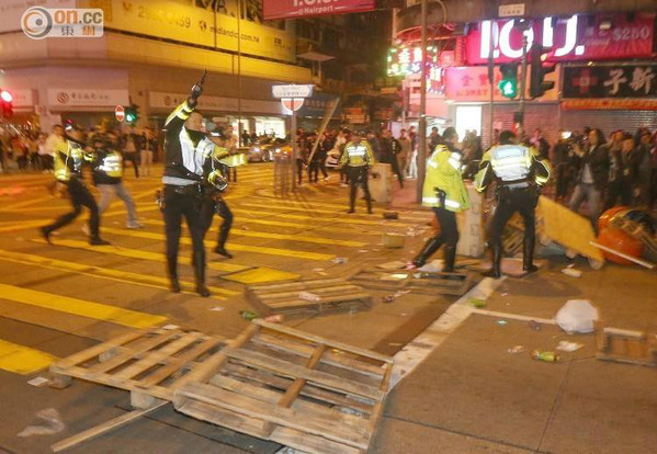 香港社会动荡中的呼唤与回应，最新暴乱信息解析