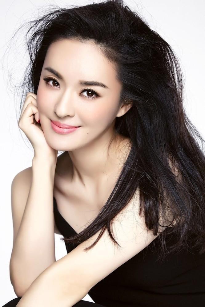 女演员于越，光影闪耀的璀璨明珠